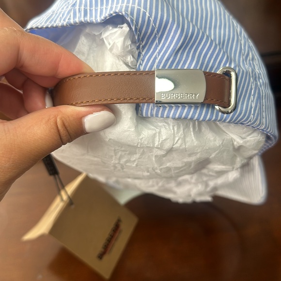 Authentic Burberry Baseball cap. Size medium. Never worn. Brand new. - Picture 4 of 6